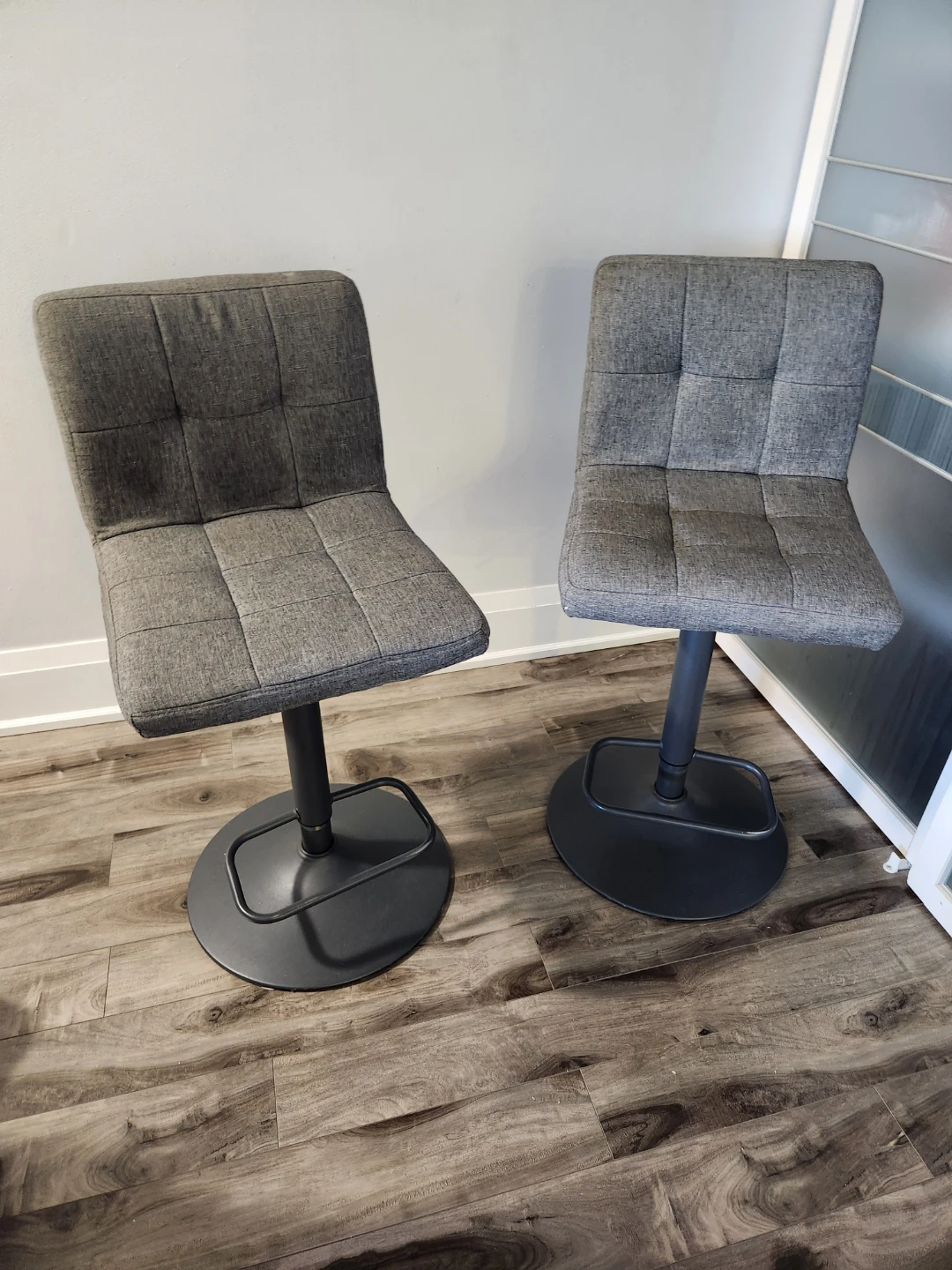 🇨🇦  2 Grey Swivel Bar Stools - photo 2