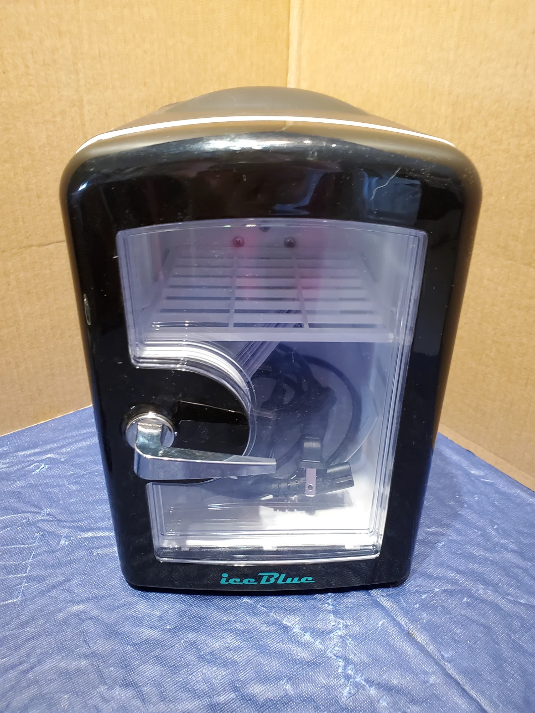 Mini makeup fridge