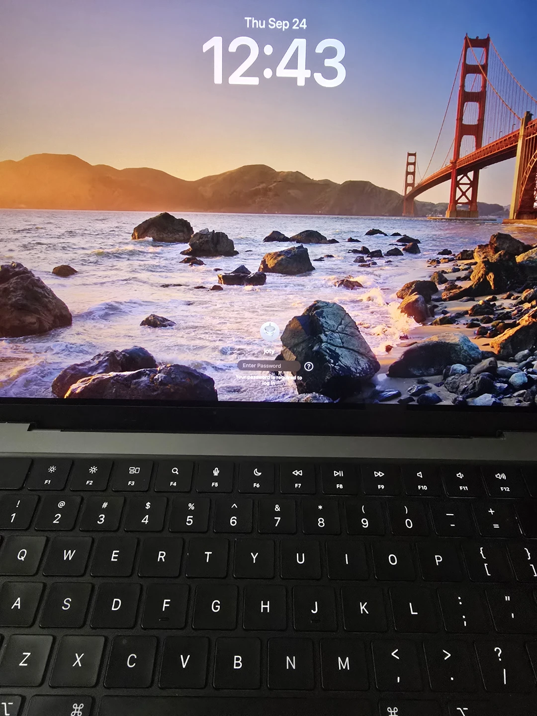 Macbook m1 pro 16gb 512gb ssd like new