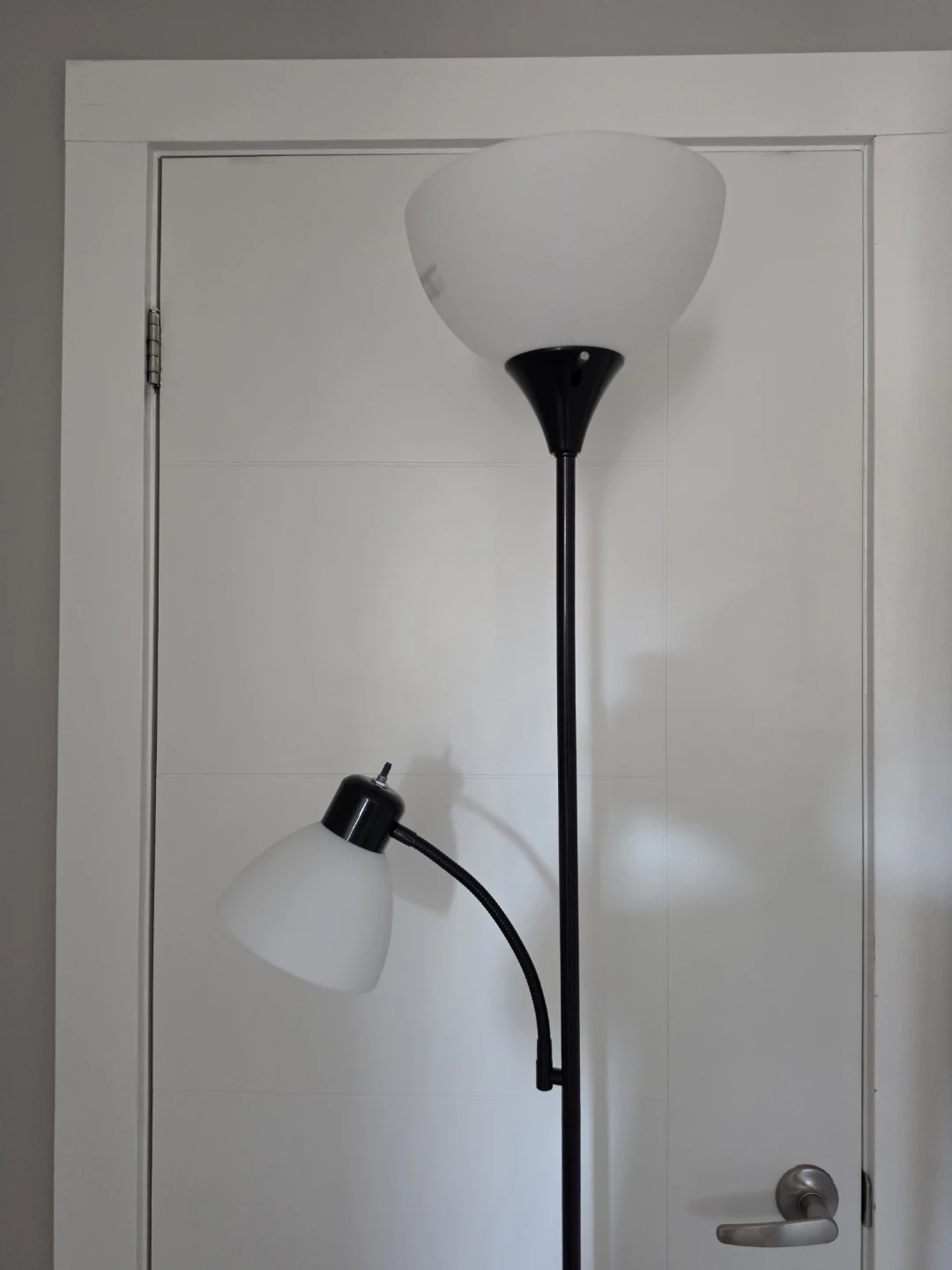 Black Floor Lamp with Adjustable Reading Light - photo 3