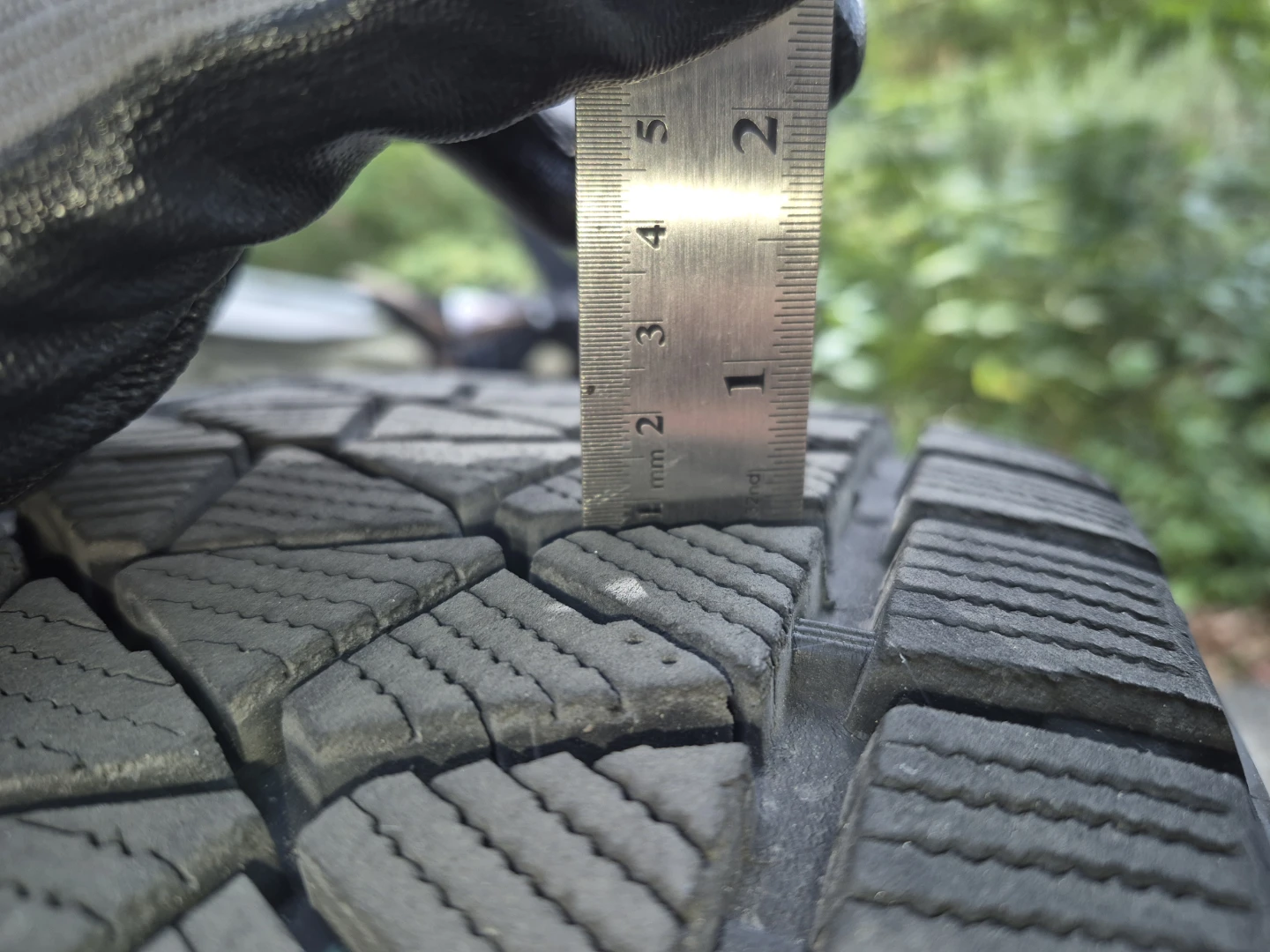 Bridgestone Blizzak Winter Tires on OEM  Nissan Rims - photo 3