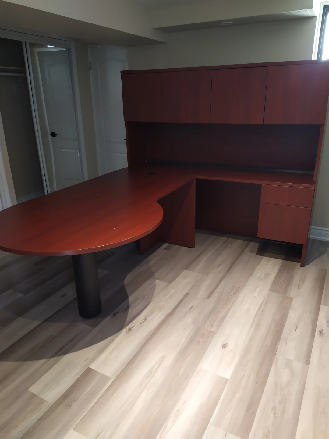 L-Shaped Executive Desk with Hutch