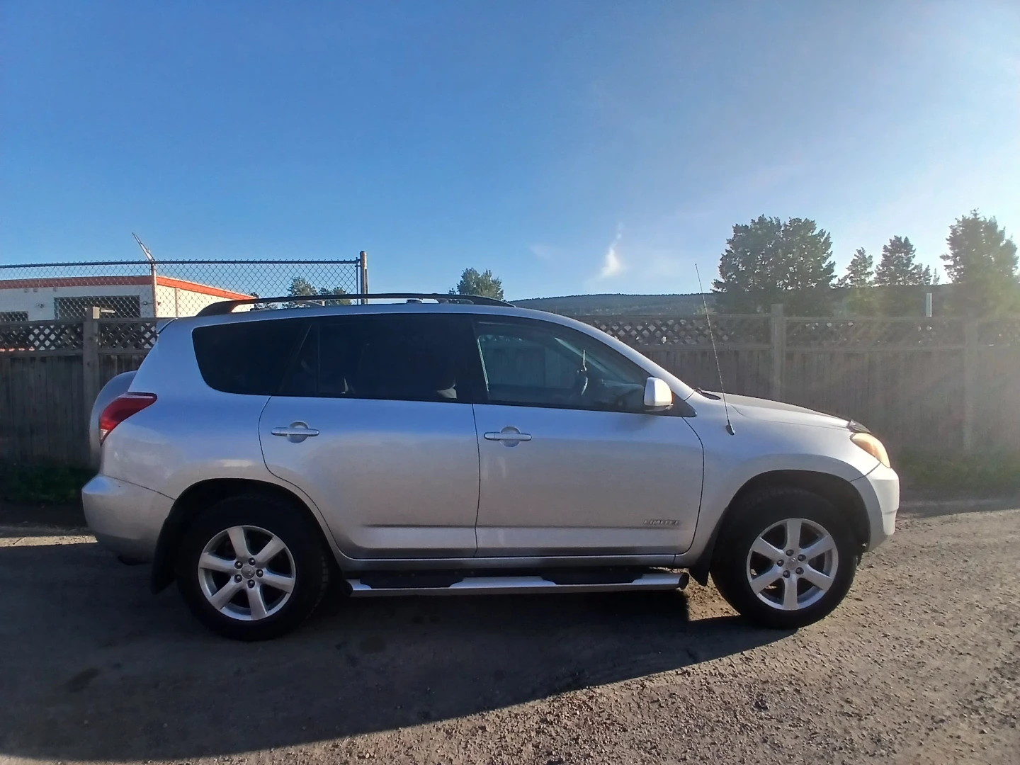 Toyota RAV4 Limited SUV - photo 2