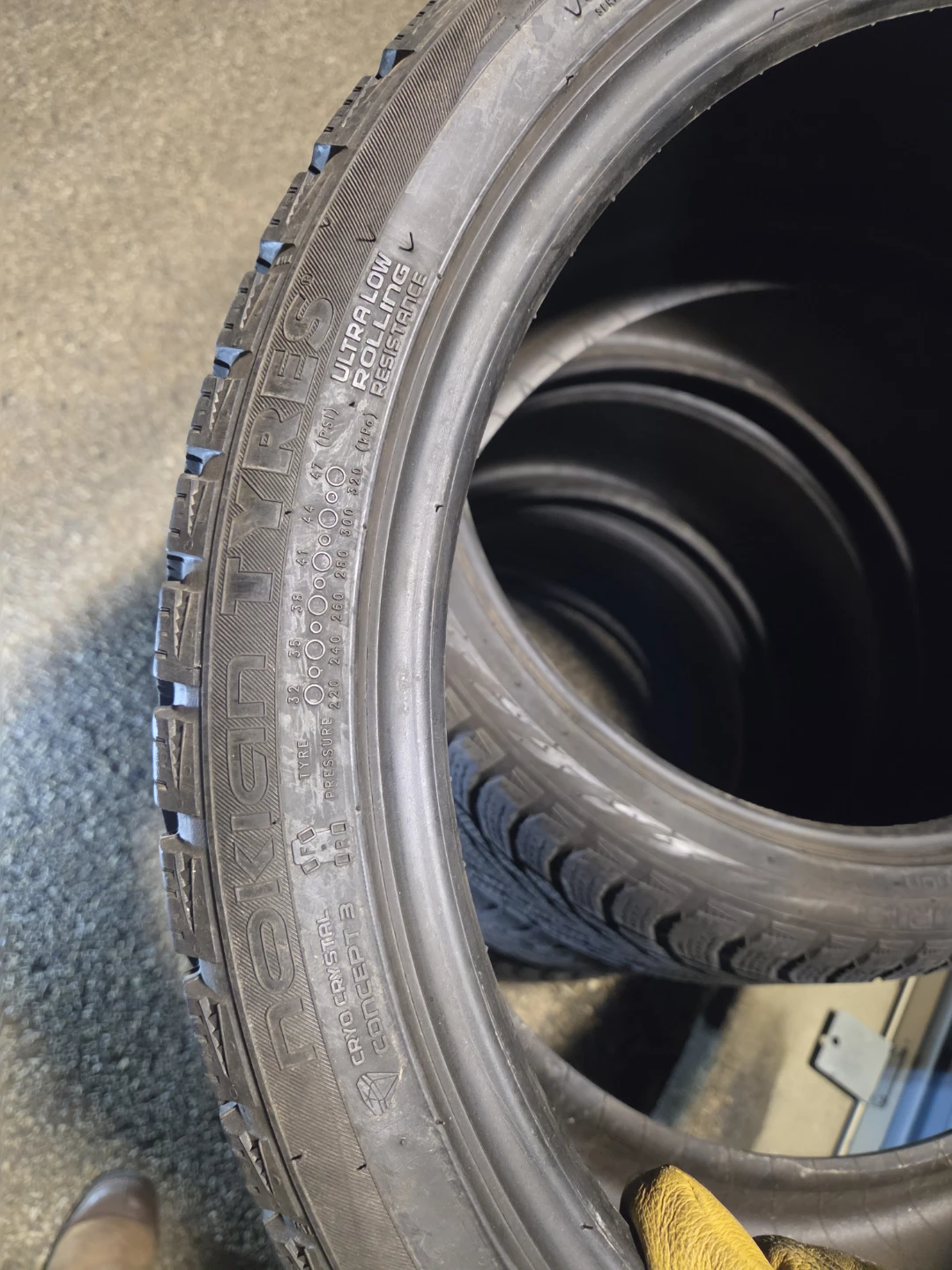 4 Nokian Hakkapeliitta 255/35R19 Tires - photo 4