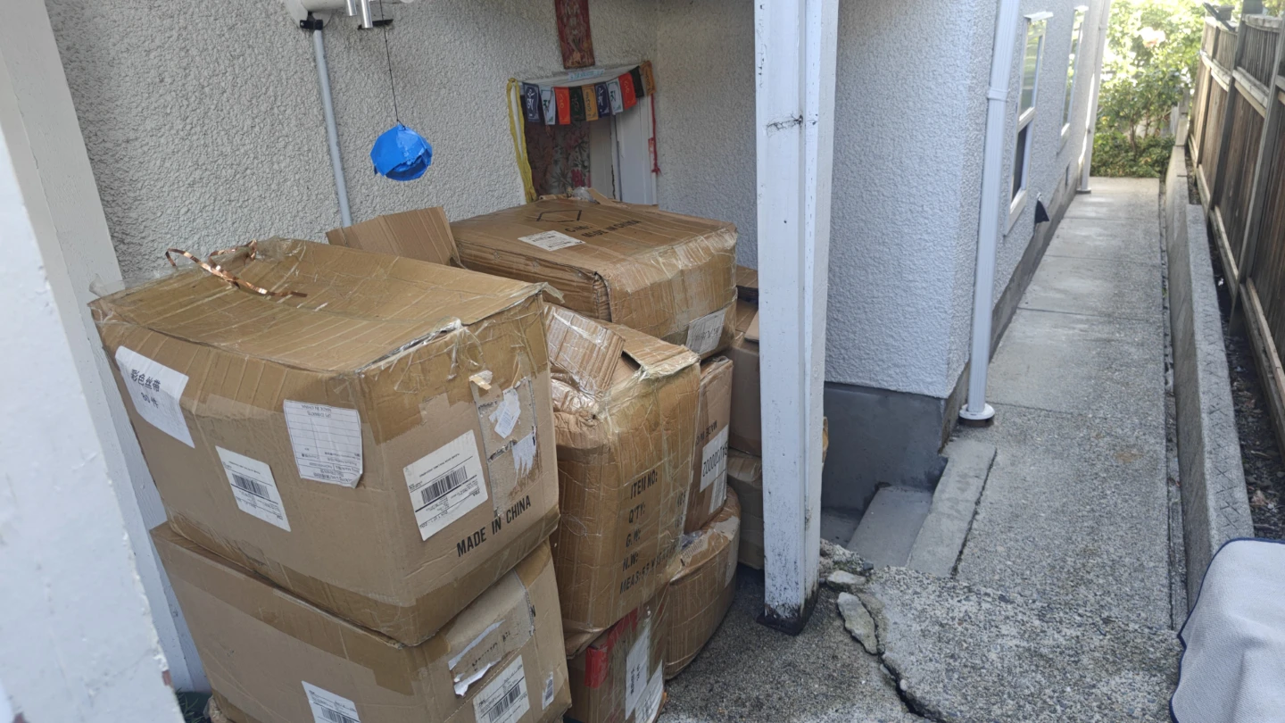 All amaAmazon items giving away must be picked up all
