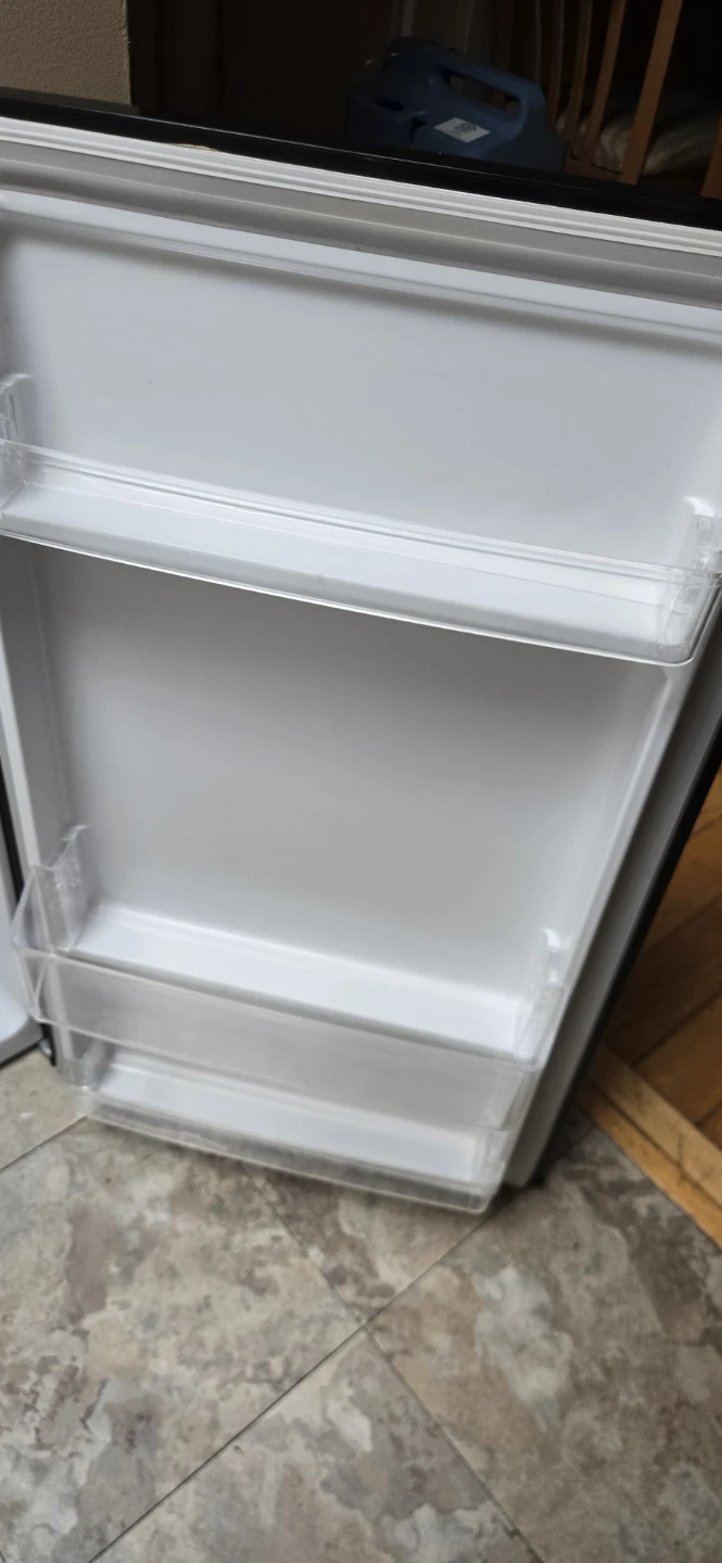 Hisense Compact Mini Fridge (3.3 Cu.Ft) - photo 4
