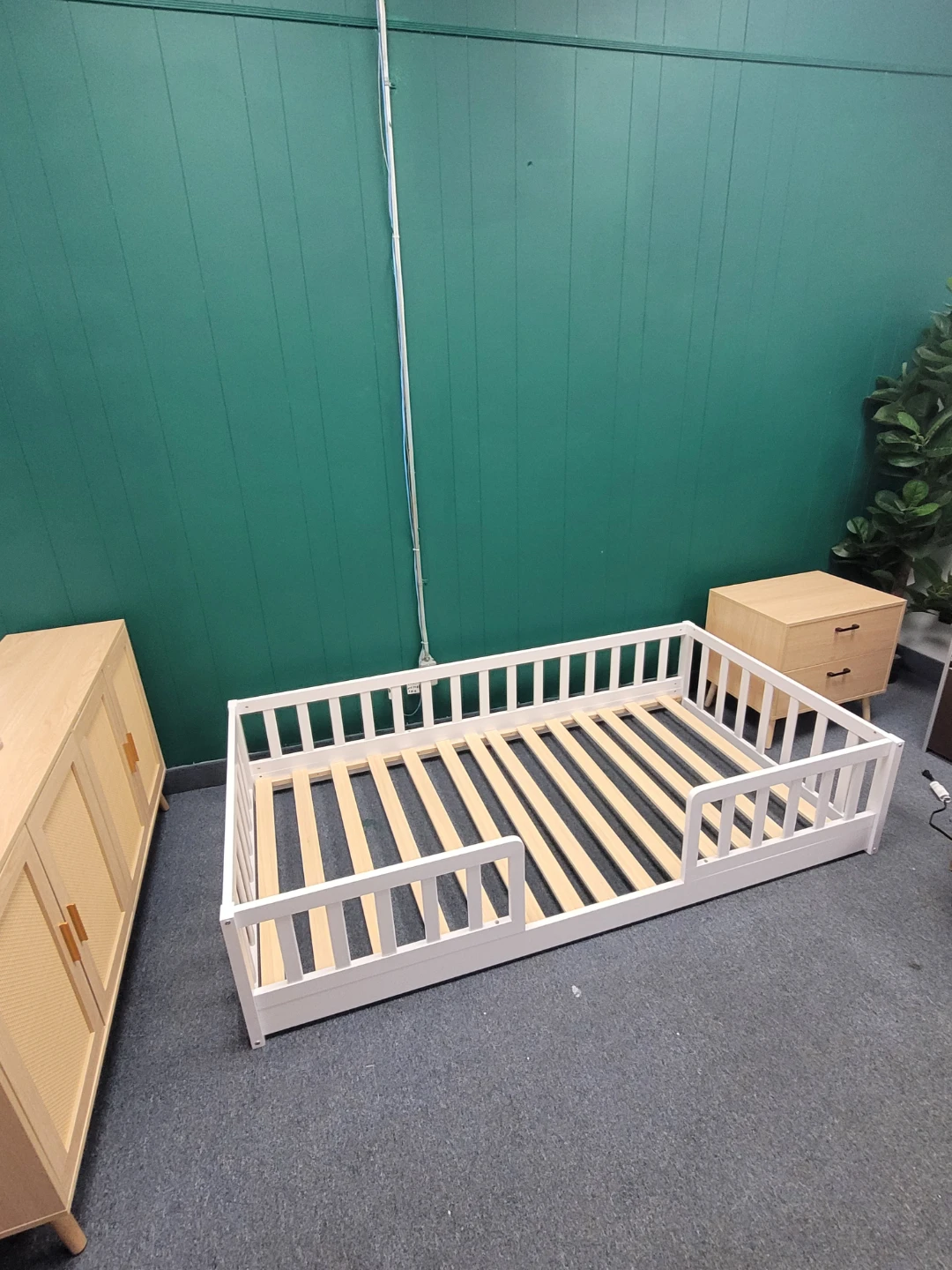 White toddler floor bed frame ( we have single or full size) - photo 5