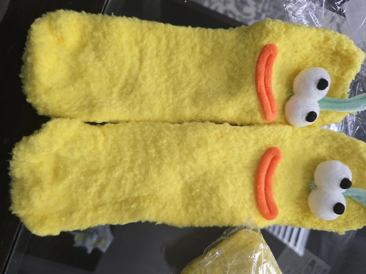 2 sets Yellow fuzzy character socks - photo 2