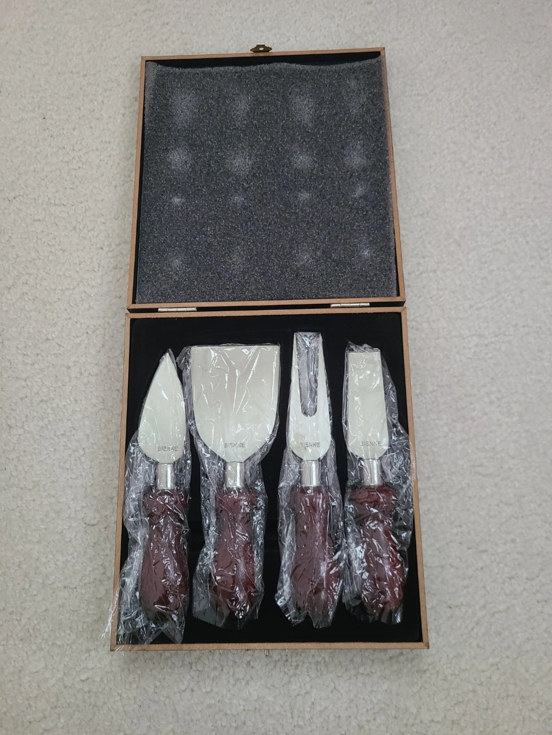 Vintage Bienne Redwood Cheese Knife Set with case 🏈 - photo 2