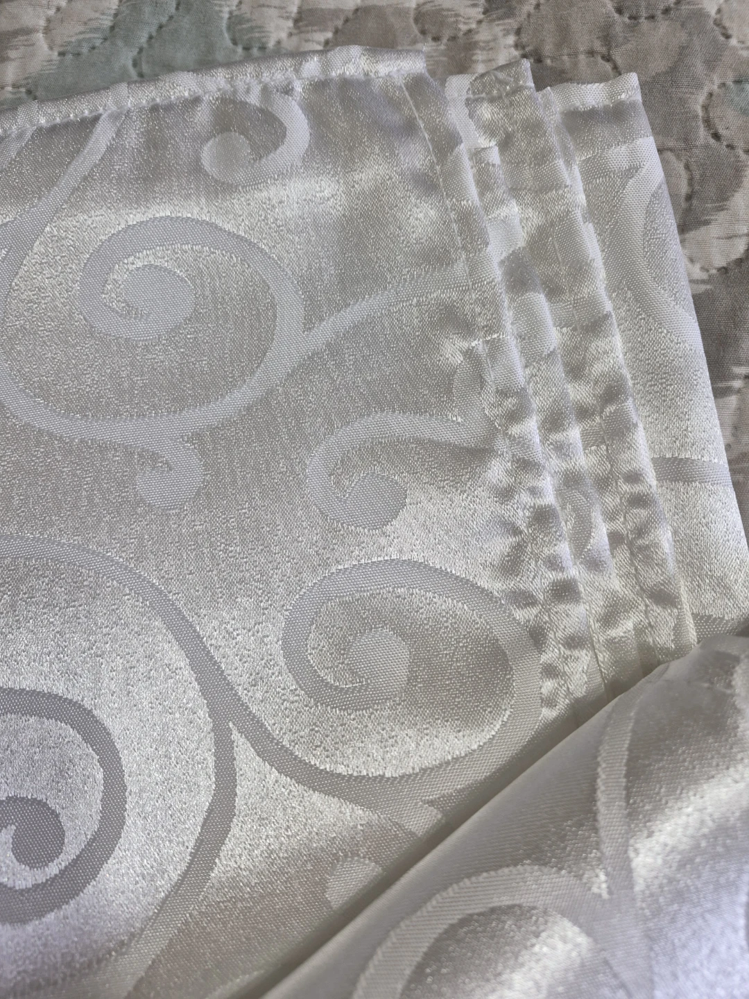 Beautiful 57" x 72" White Tablecloth - photo 3