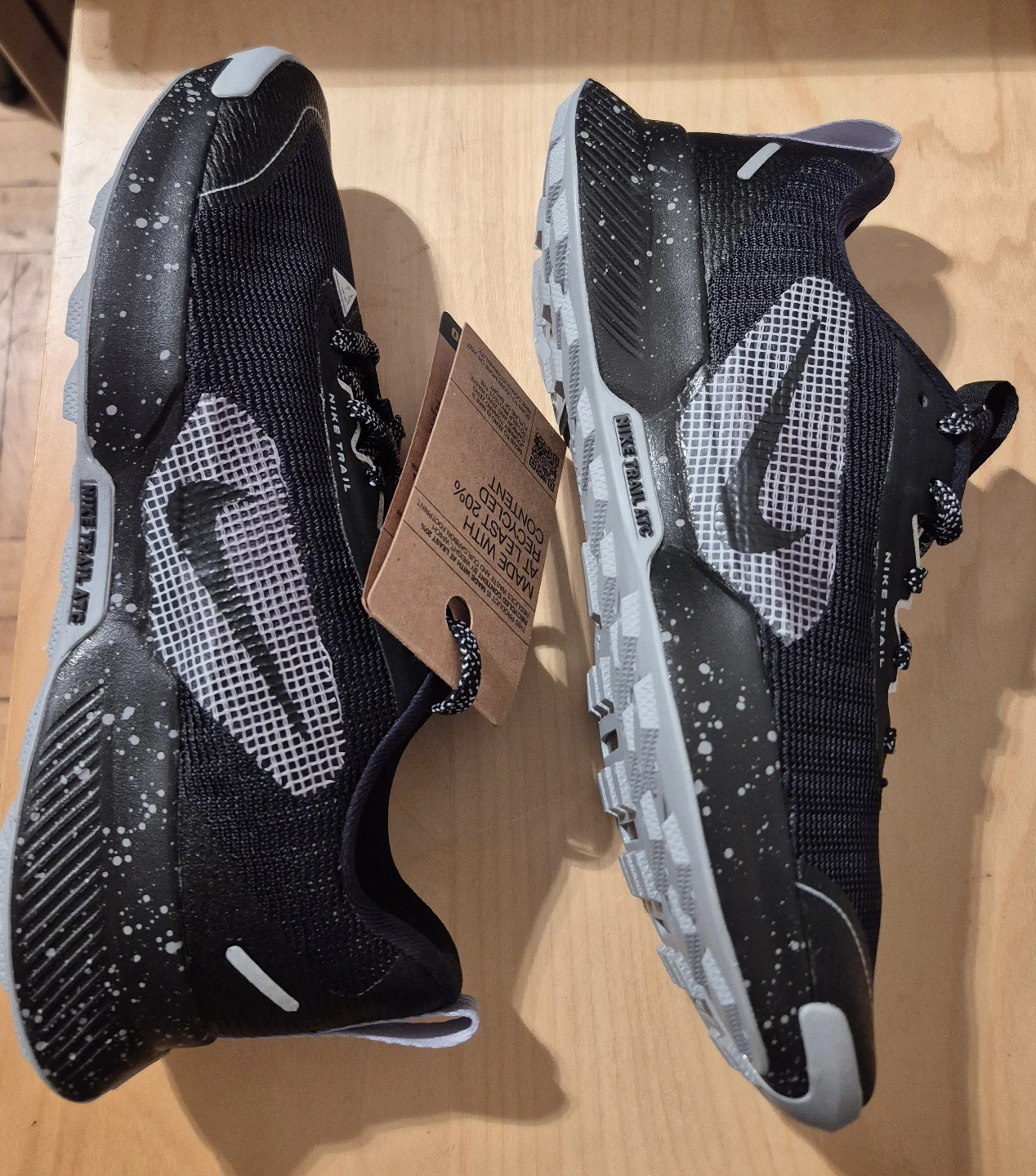 BNIB)Nike Trail 3 Size 7 Wmns Running Shoes