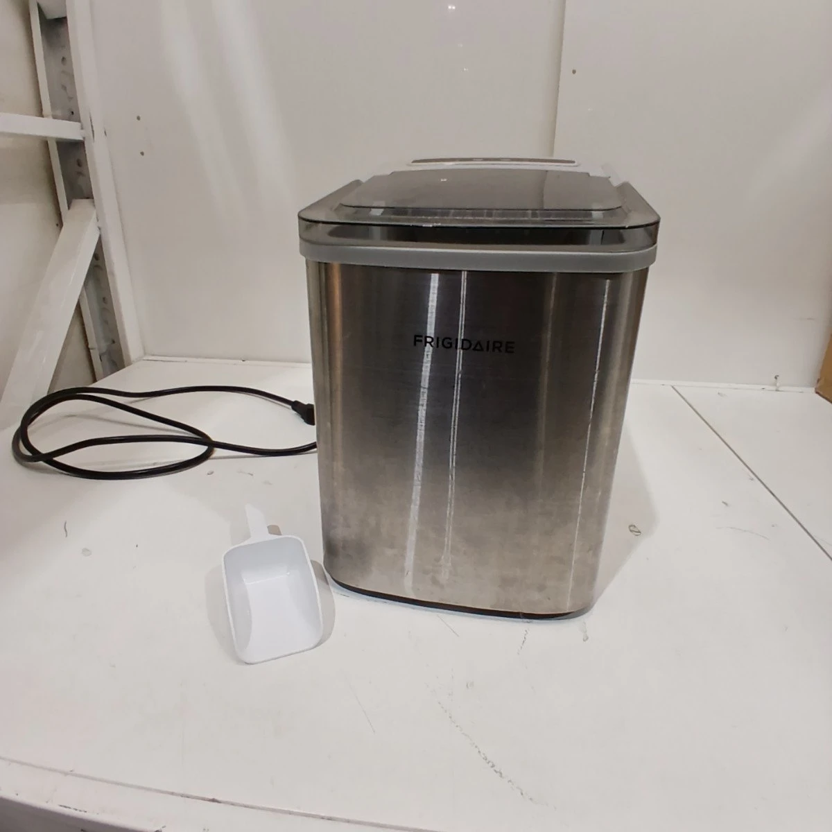 Frigidaire Countertop Ice Maker! - photo 2