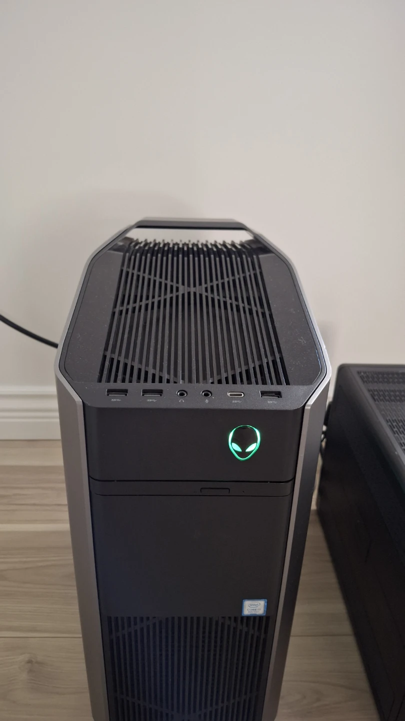 Alienware Aurora Desktop and APC Back-UPS - photo 3