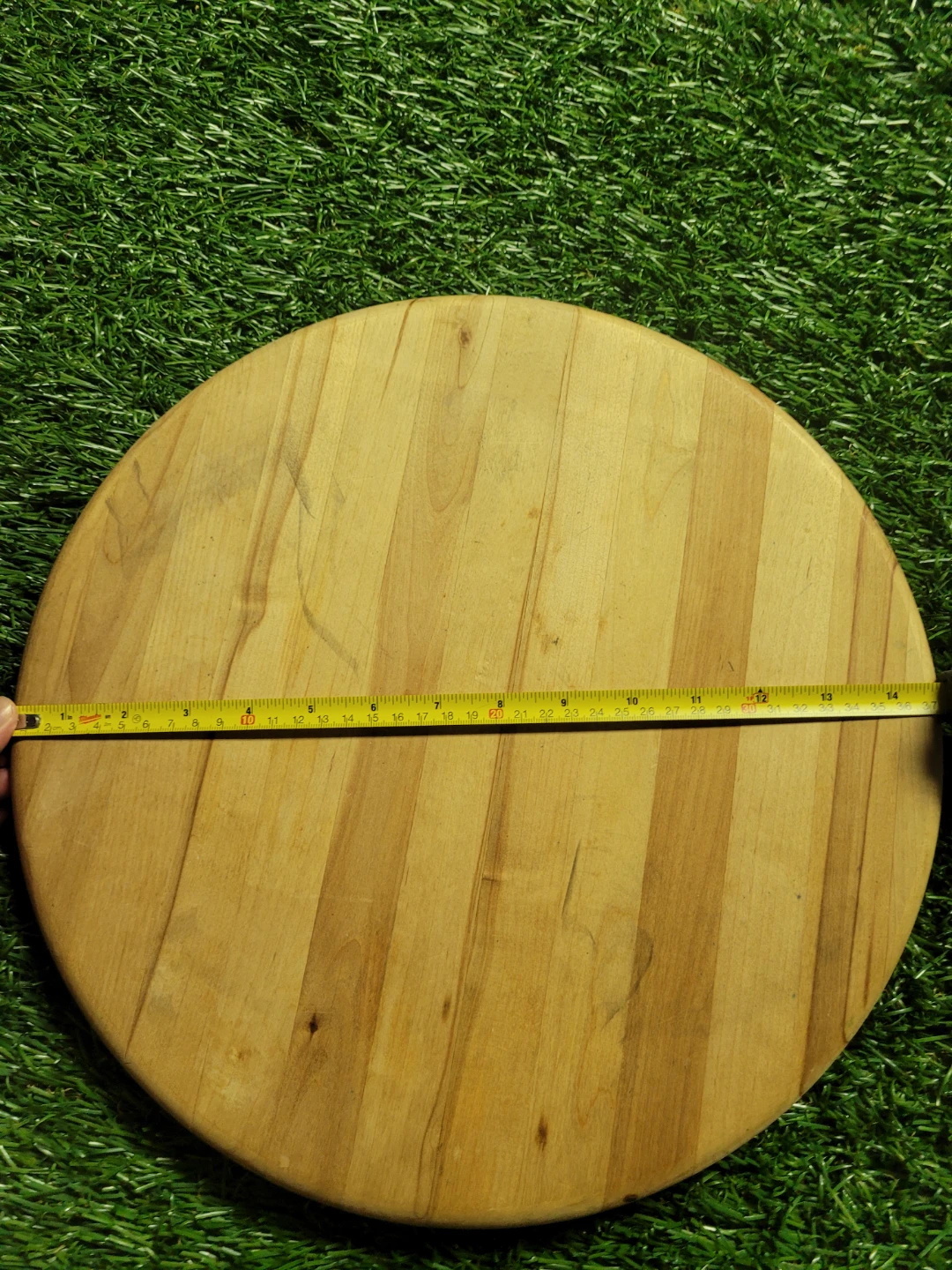 Round wooden serving board🏈