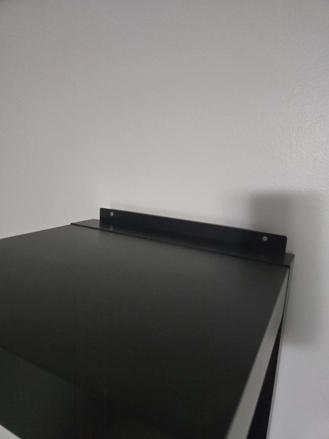 Black wall-mounted tower shelf - photo 2