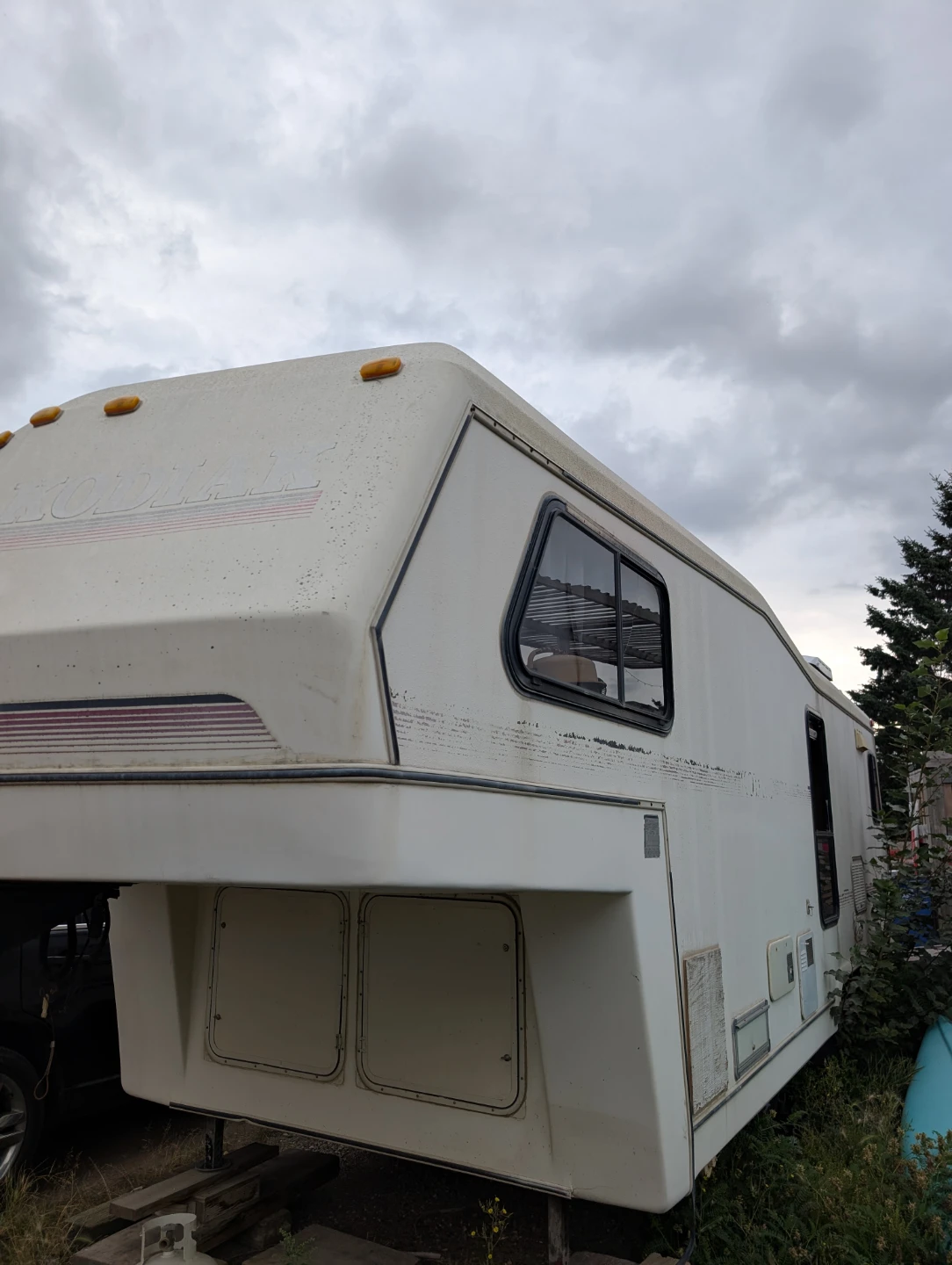 2005 Kodiak 5th wheel camping trailer - photo 5
