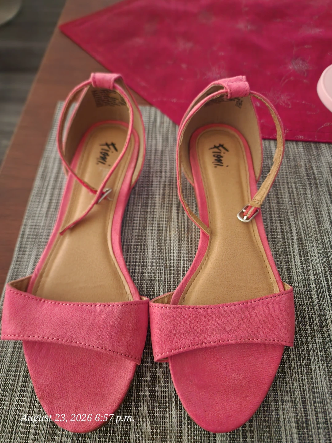 Fioni pink ankle strap sandals size 5W - photo 3