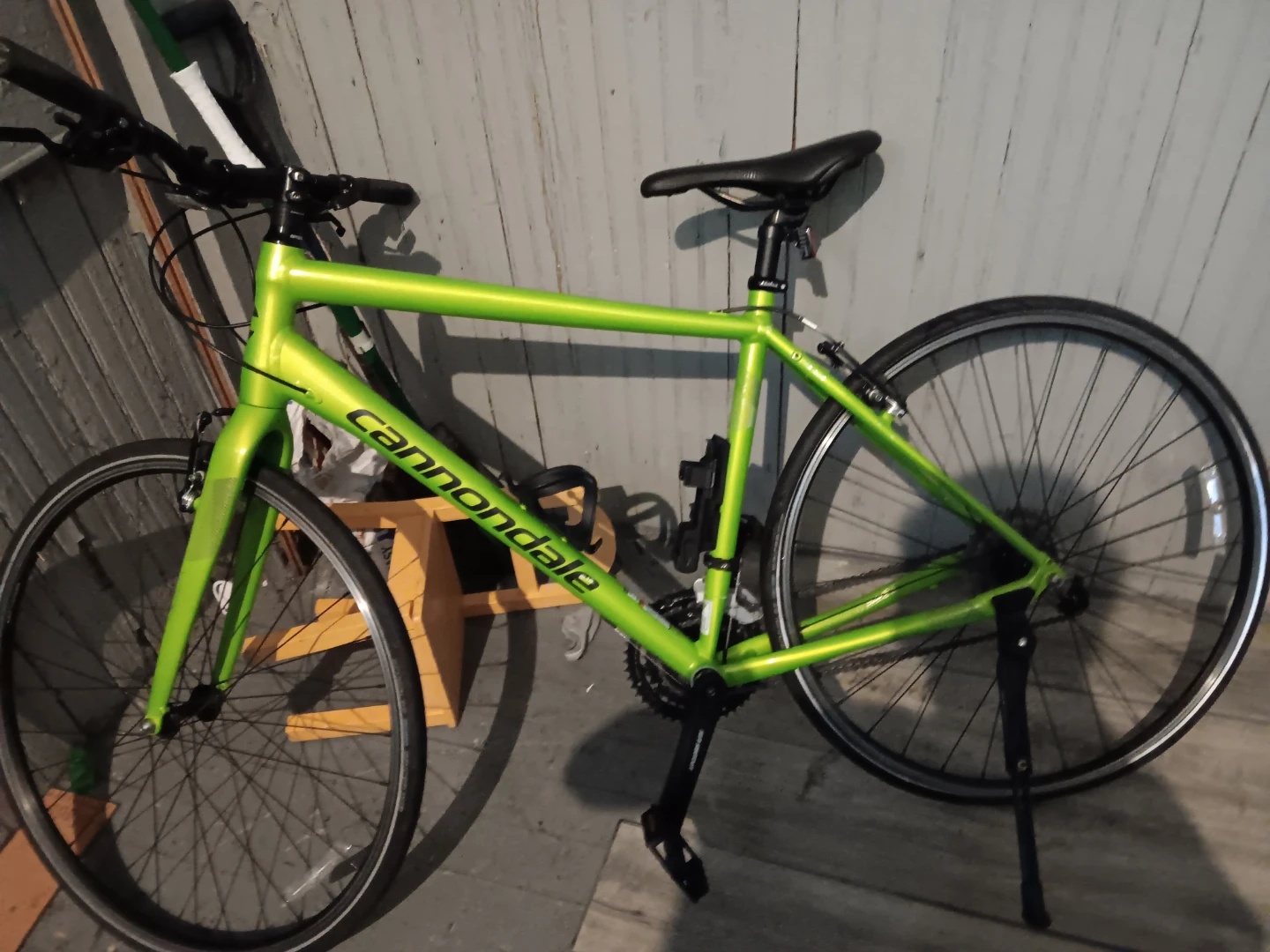 2019 Cannondale Quick 4 Acid Green hybrid bike.