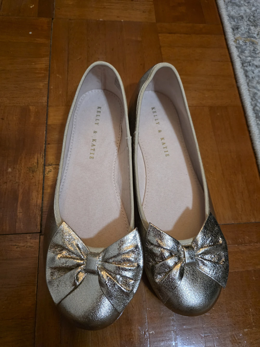 Kelly & Katie Gold Ballet Flats Size 5
