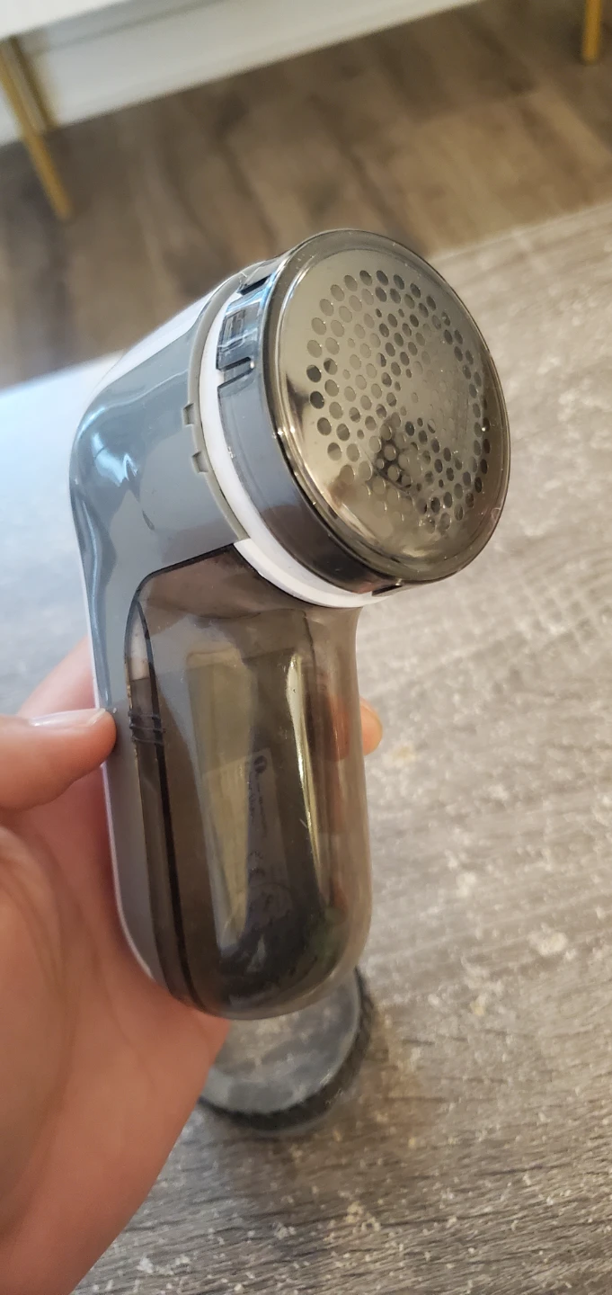 Like New Fabric Shaver (Comes w/batteries) - photo 2