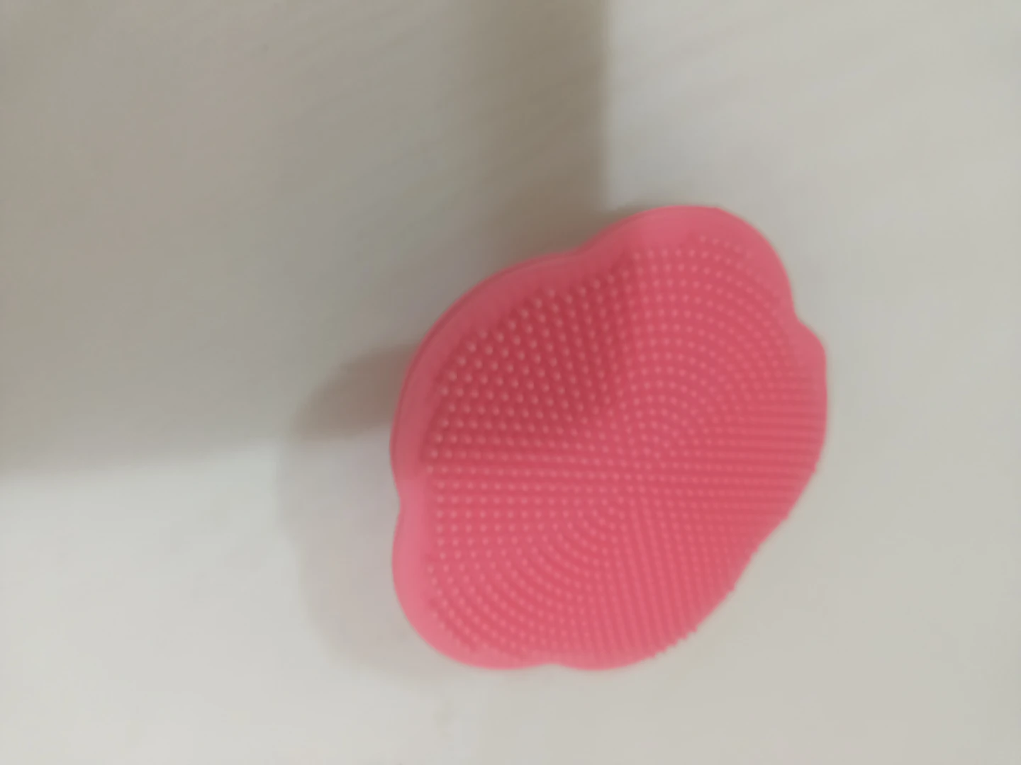Pink Silicone Facial Cleansing Brush🏈