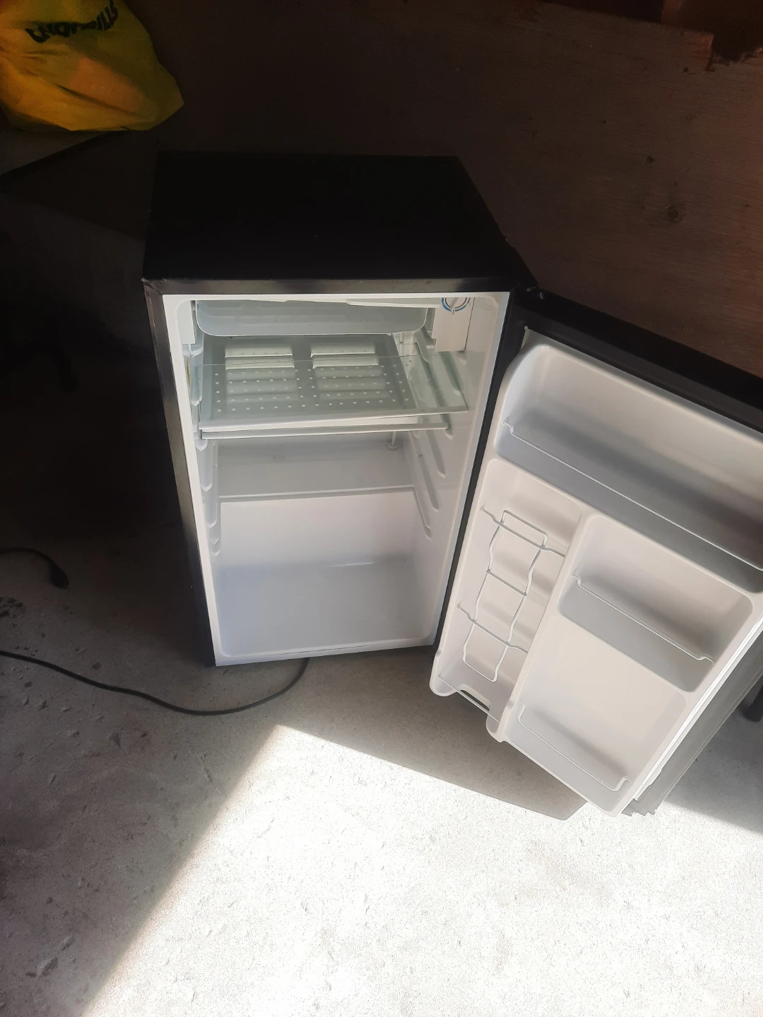 RCA Mini Fridge - photo 2