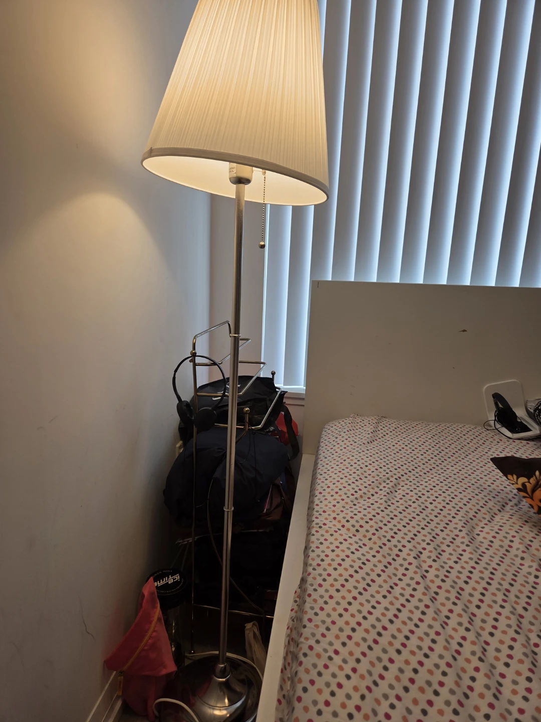 Floor lamp with pleated shade - photo 4