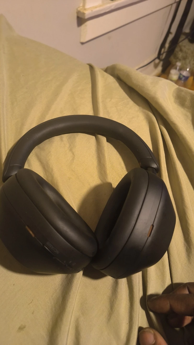 Sony WH-1000XM5 Wireless Headphones come with free airpods gen 2 - photo 4