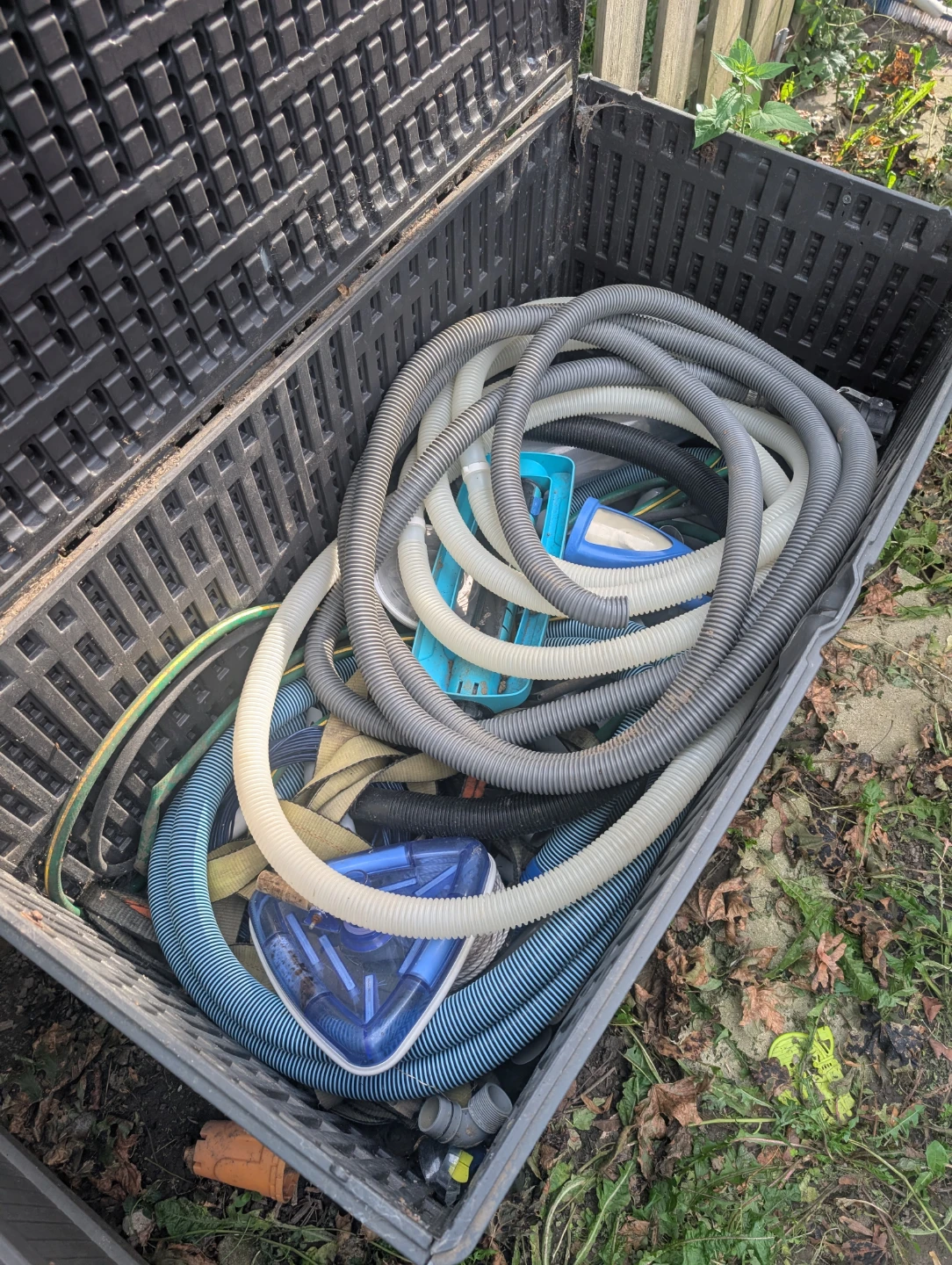Swimming pool pump and cleaning accessory set - photo 2