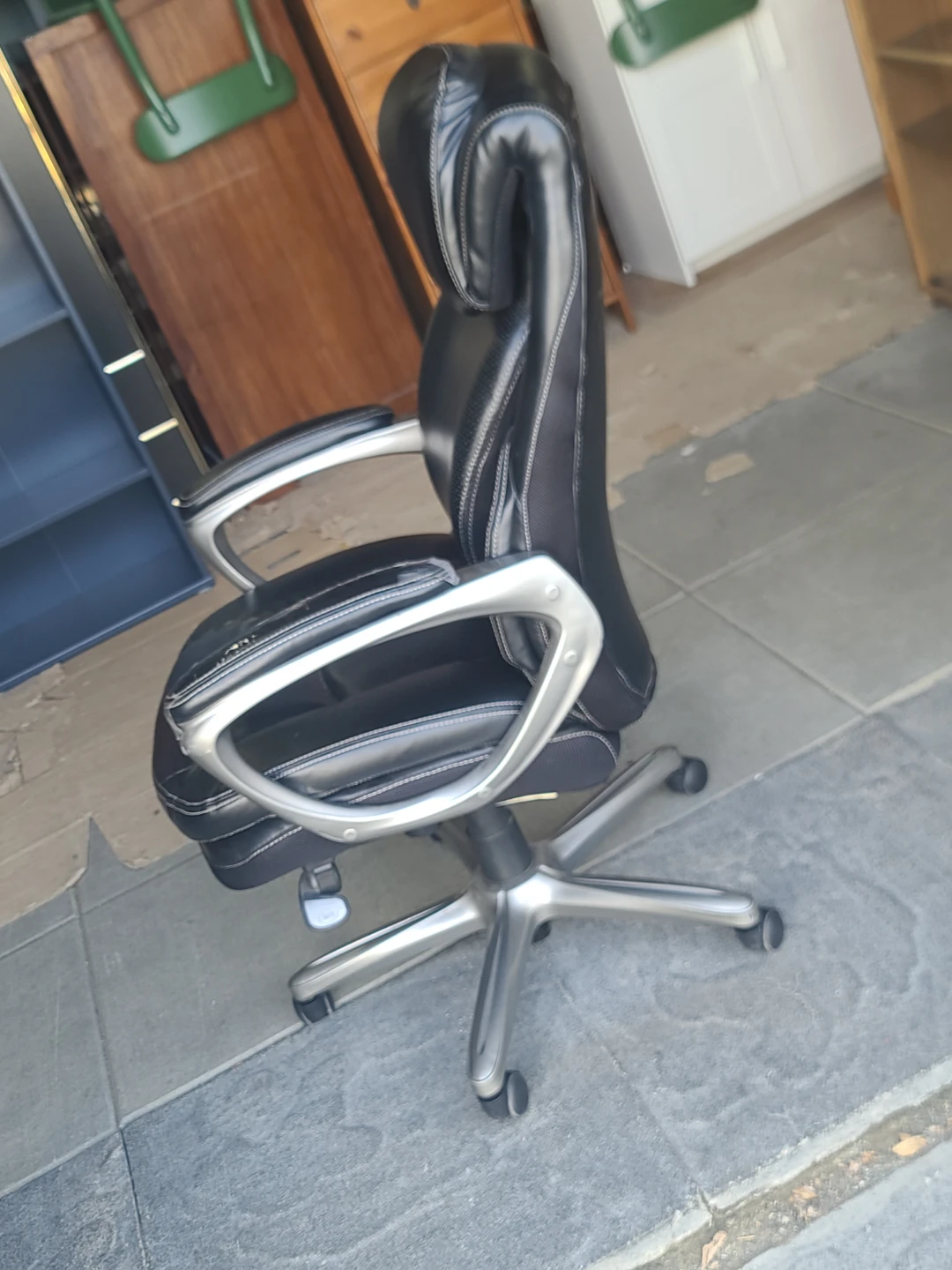 Serta Leather Executive Office Chair - photo 4