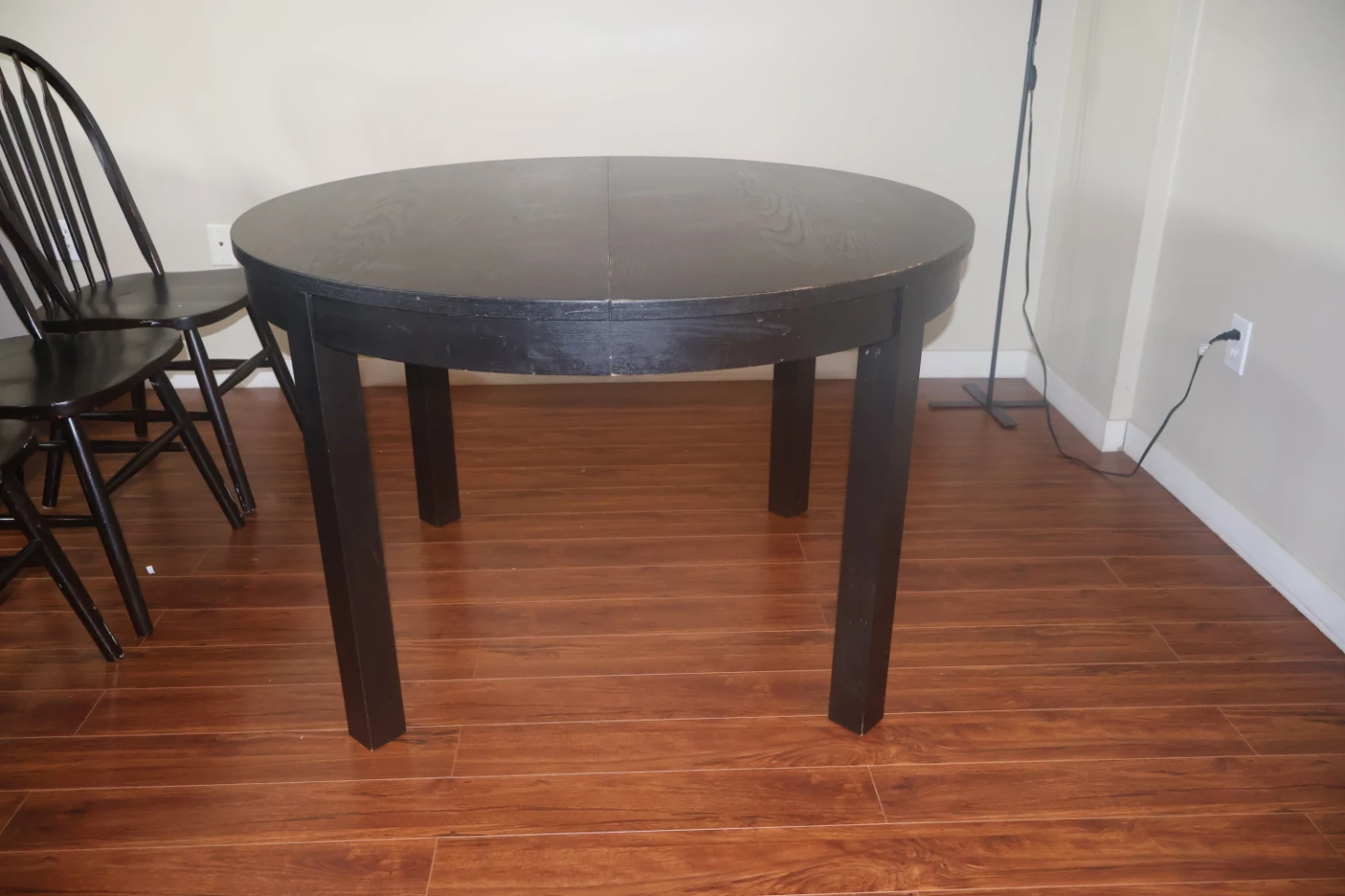 Round wooden dining table and four chairs - photo 3