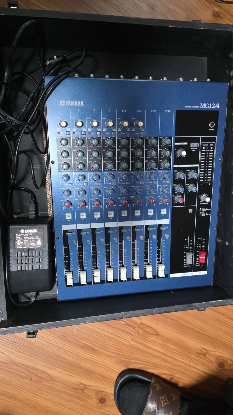Yamaha MG12/4 Mixing Console