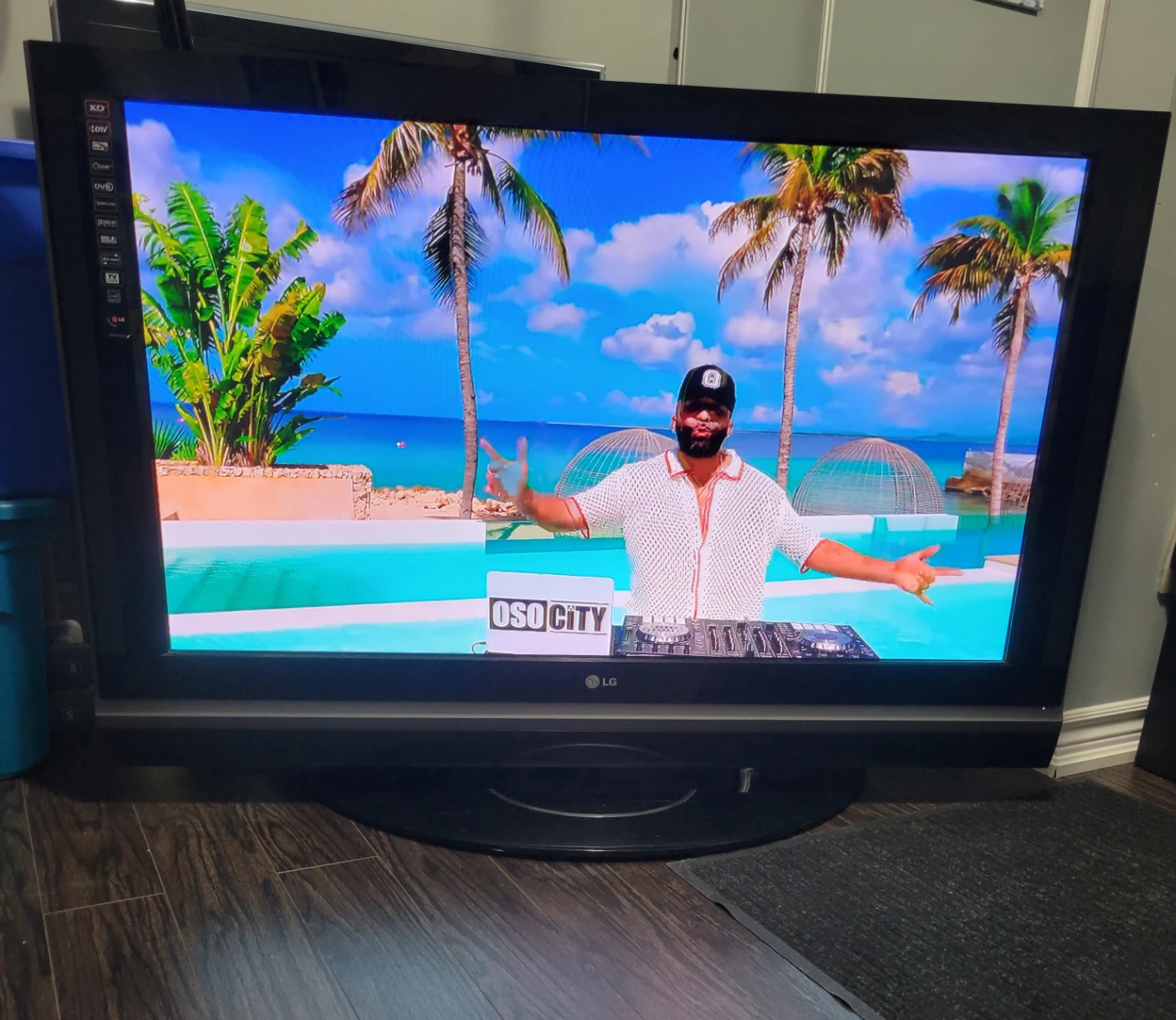 "50 LG TV - photo 2