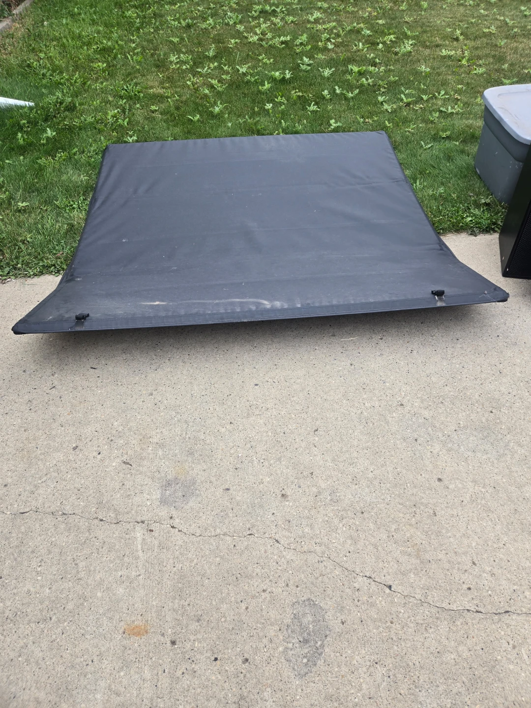 Black Tonneau Cover