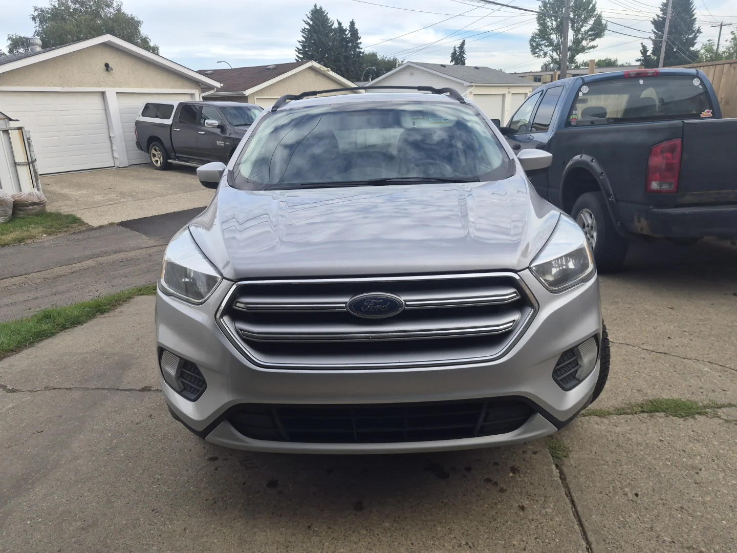 2017 Silver Ford Escape SE SUV - photo 2