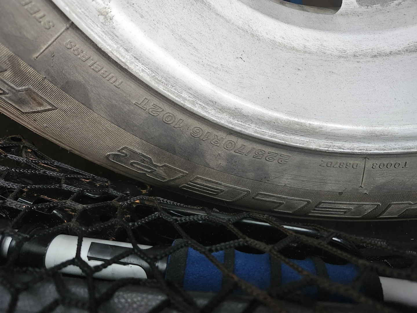 Bridgestone Dueler H/T 687 Tire with rim  225/70R16 - photo 2
