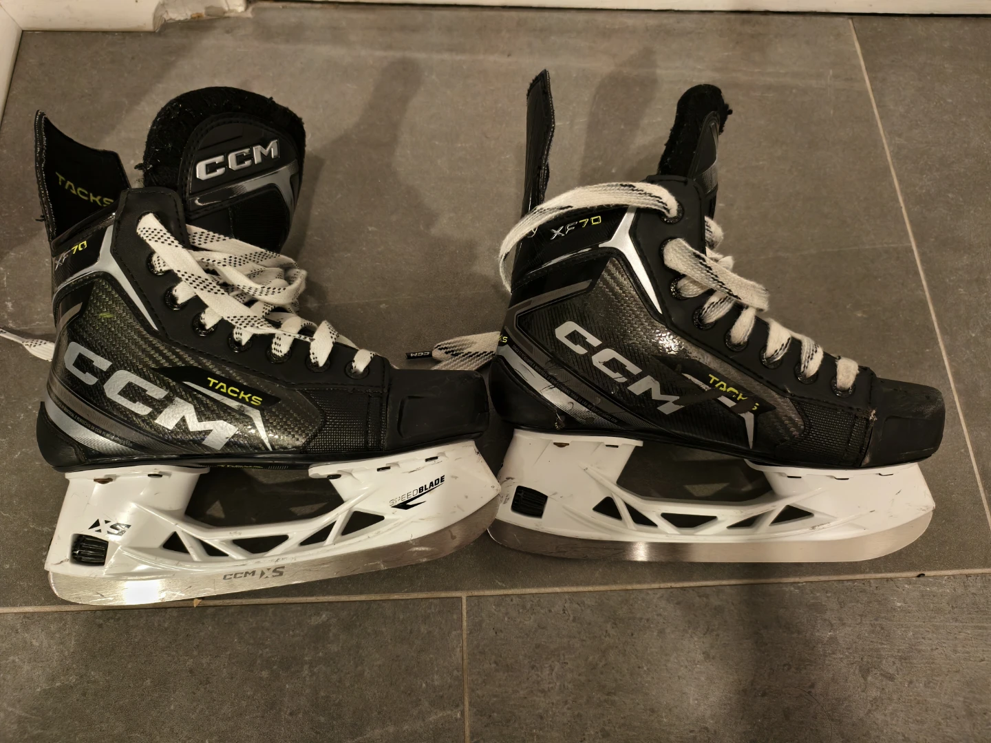 CCM Tacks hockey skates, youth size 2.5 - photo 3