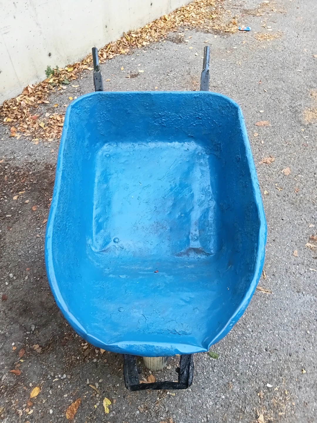 Heavy Duty Commercisl Grade Blue Metal Wheelbarrow - photo 2