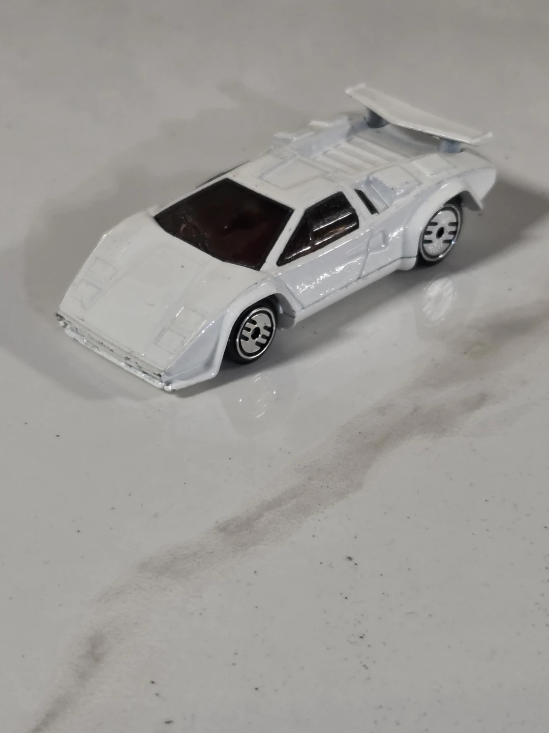 Vintage 1987 Hot Wheels White Lamborghini Countach - photo 2