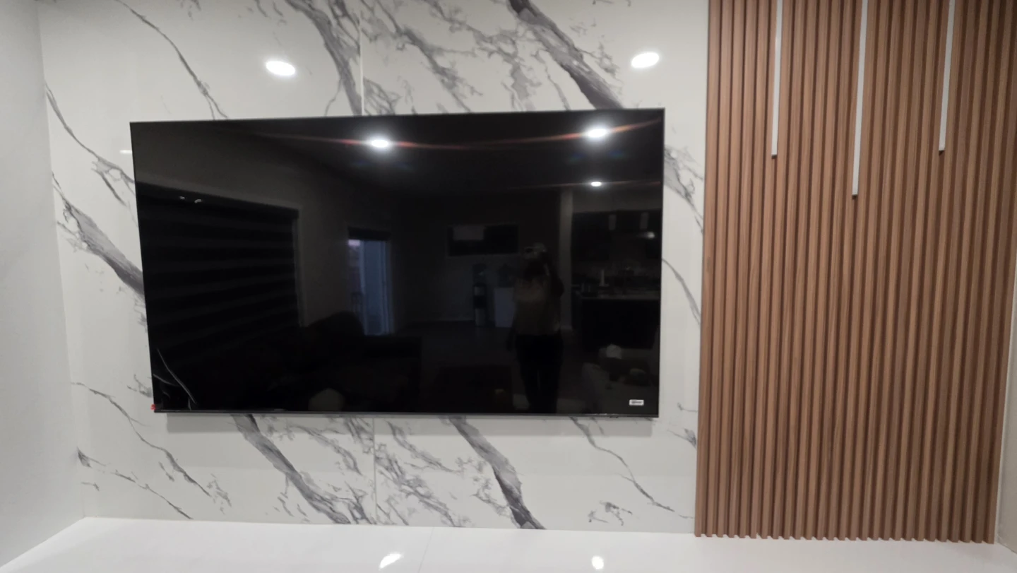 85 inches Samsung Smart TV - photo 4