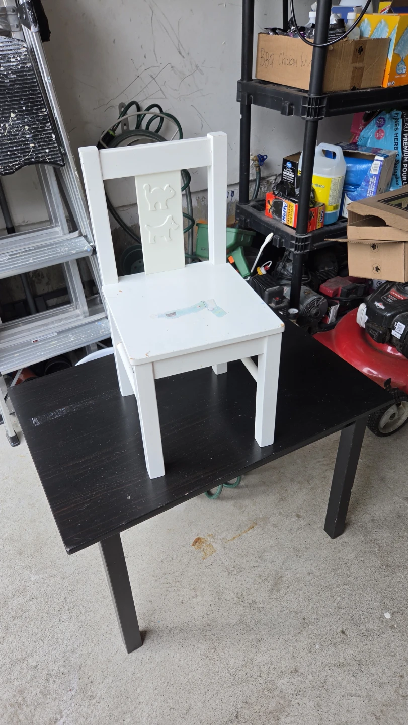 Kids table and 1 chair