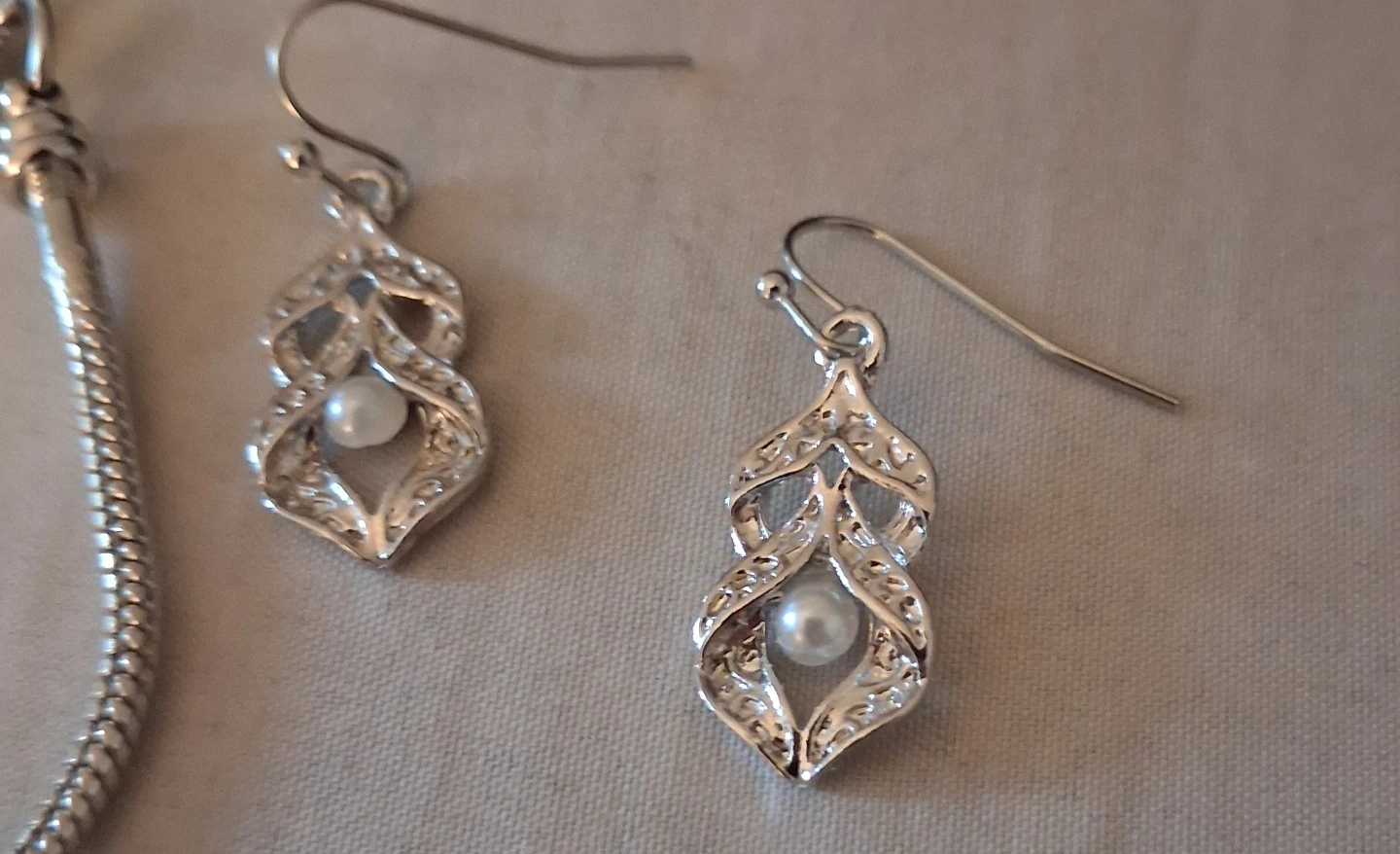 Silver Charm Bracelet and Pearl Earrings Set - photo 2