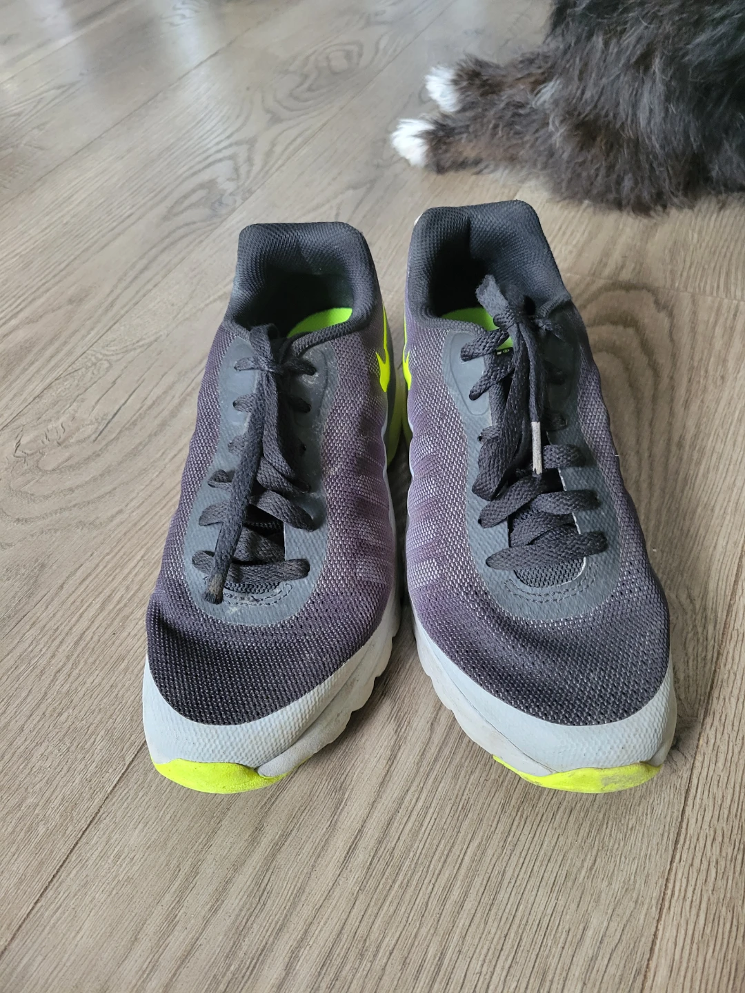 Nike Air sneakers, size 5Y - photo 2