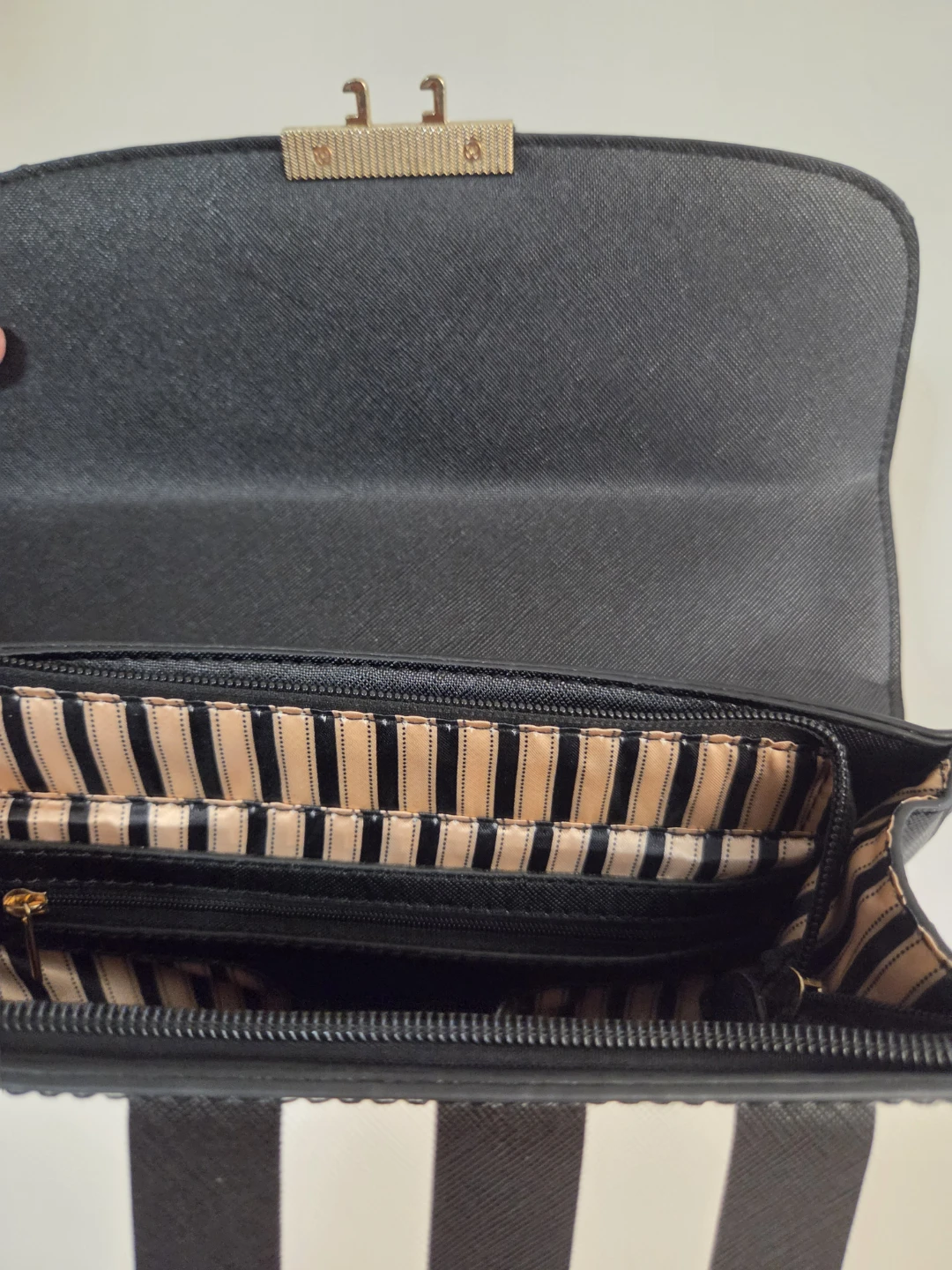 Black and white striped handbag - photo 5