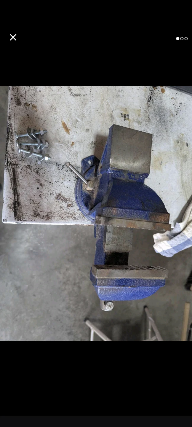 Mastercraft 4-inch Vise with Swivel Base - photo 2