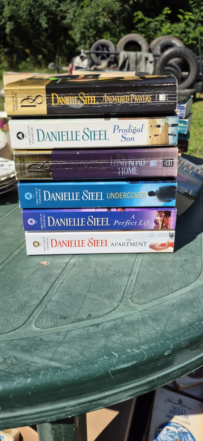 6 Danielle Steel Books