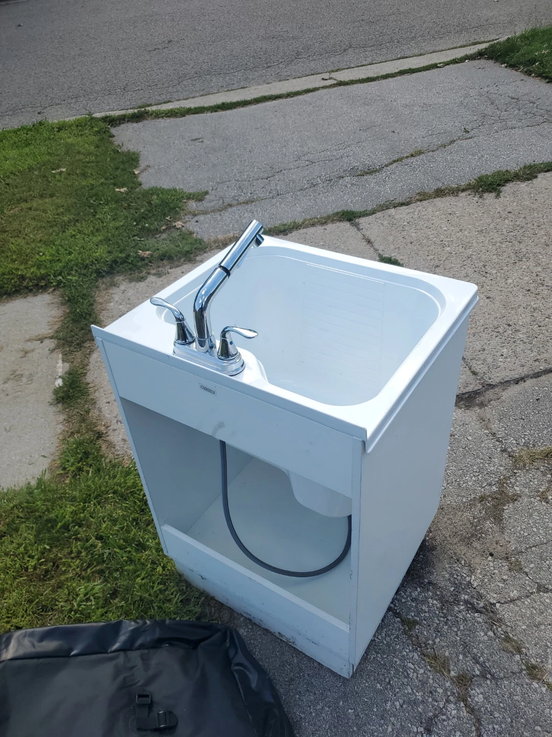 White laundry tub with cabinet - photo 2