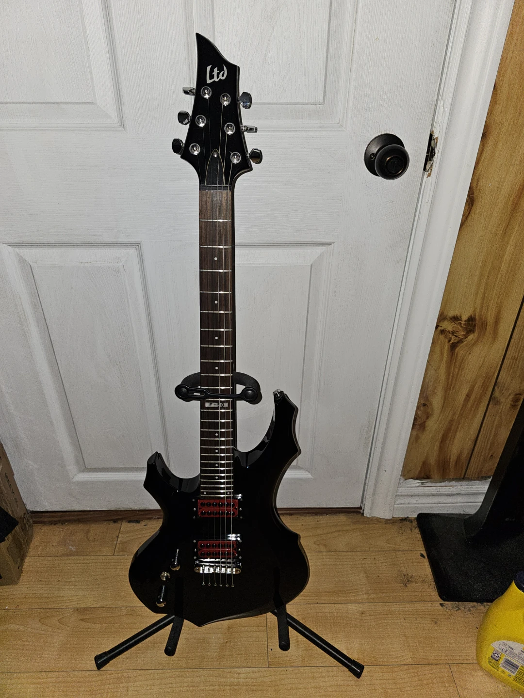 Left Handed ESP LTD F50 - photo 2