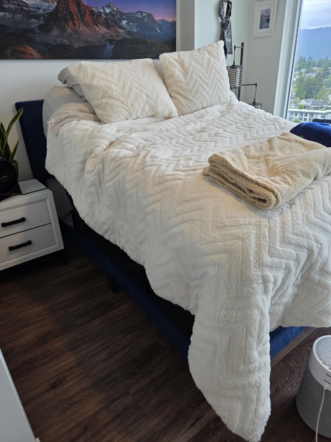 Deluxe Queen Remote Bed & Soft Duvet set & Frame - photo 2
