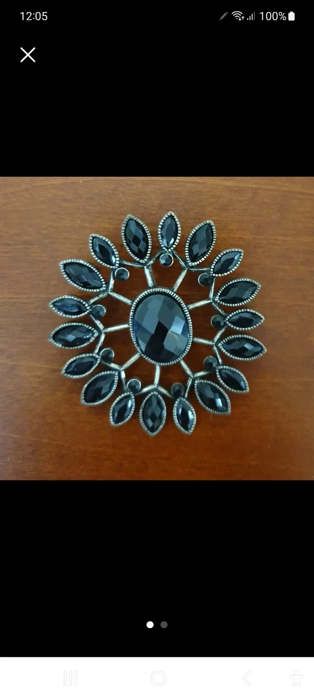 Black and Silver Tone Sunburst B🏈rooch